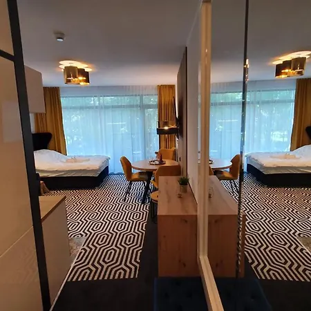 Gold Horizon Solny Z Klimatyzacja I Garazem Lägenhet *